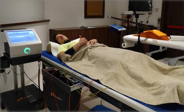 Manufacturer treatment illustration: Resting whole-body HiToP treatment in a clinical setting.